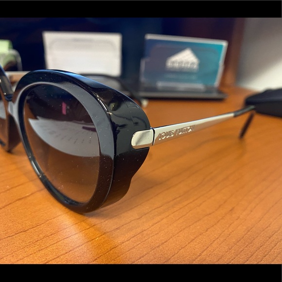 Brand new Louis Vuitton sunglasses.